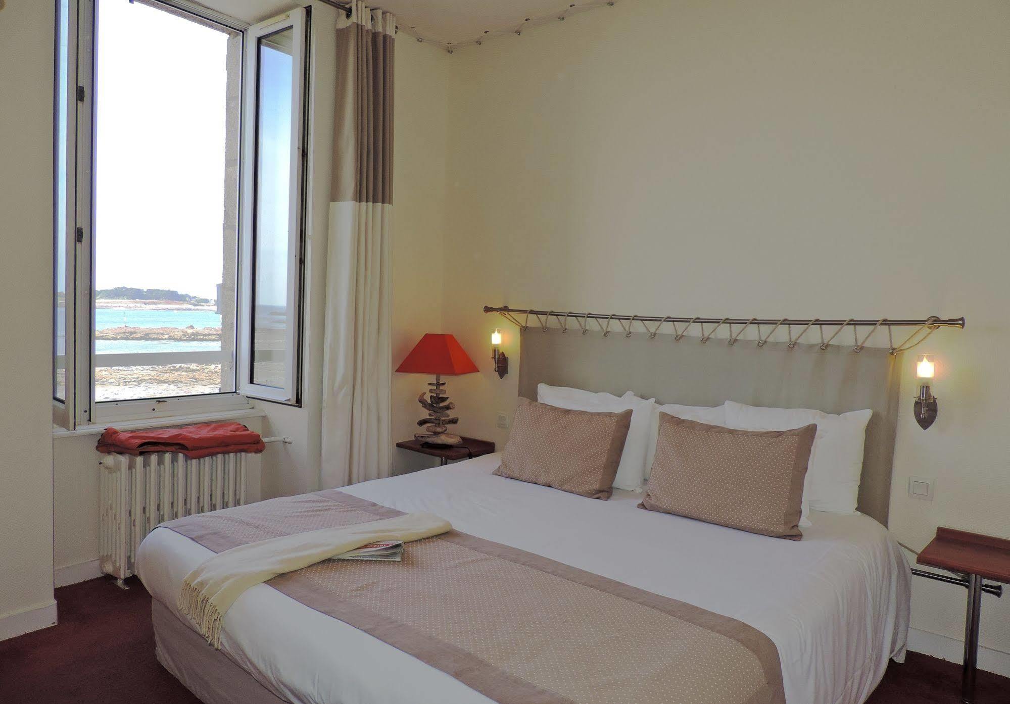Hotel Aux Tamaris - Vue Mer Роскофф Екстер'єр фото
