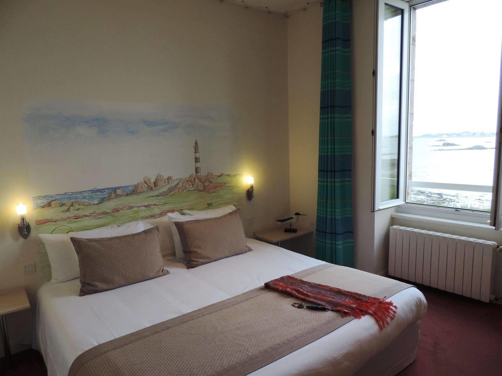 Hotel Aux Tamaris - Vue Mer Роскофф Екстер'єр фото